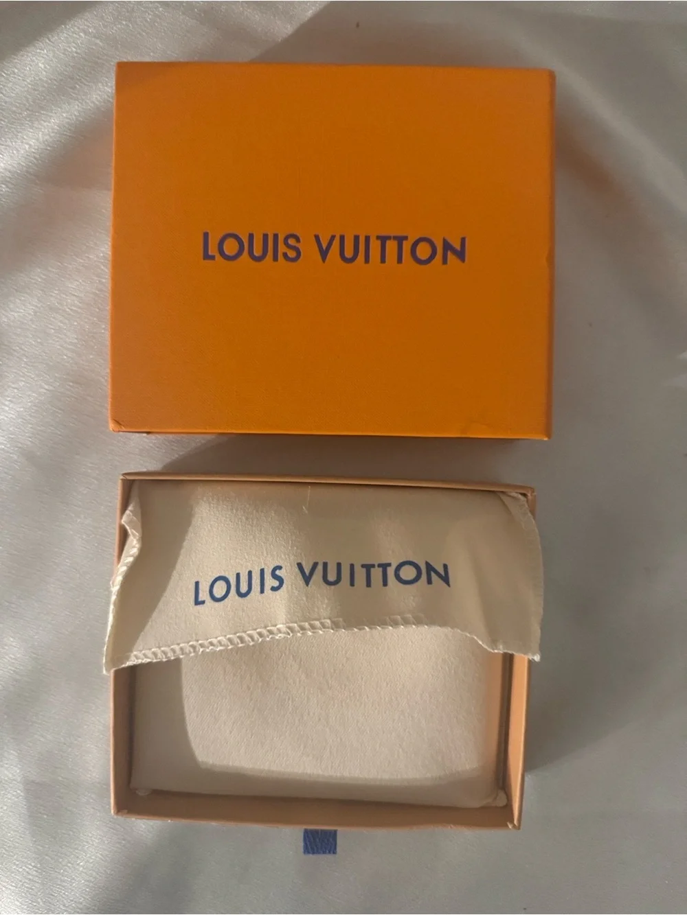 Louis Vuitton Damier Azur bifold wallet! In the cream colorway🔥New!